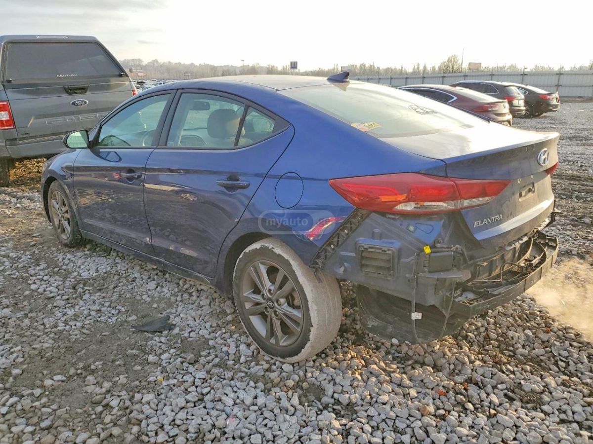 Hyundai Elantra 2018 — photo 2