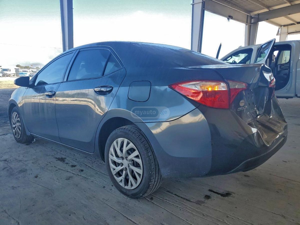 Toyota Corolla 2015 — photo 2