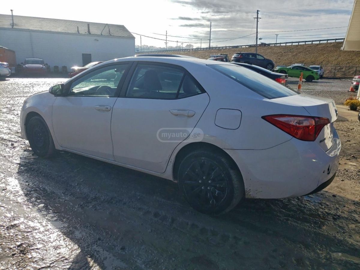 Toyota Corolla 2018 — photo 2