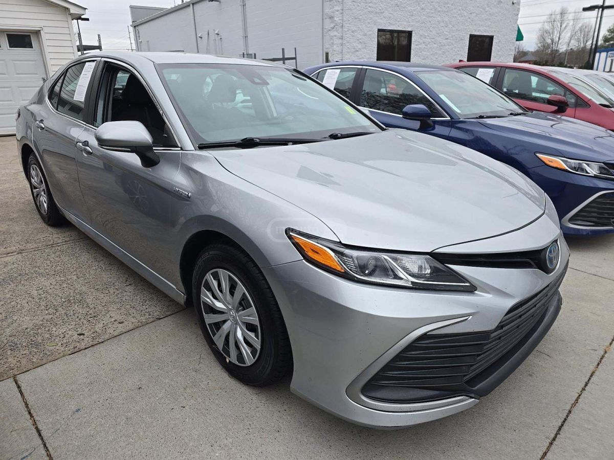 Toyota Camry 2021 — photo 2
