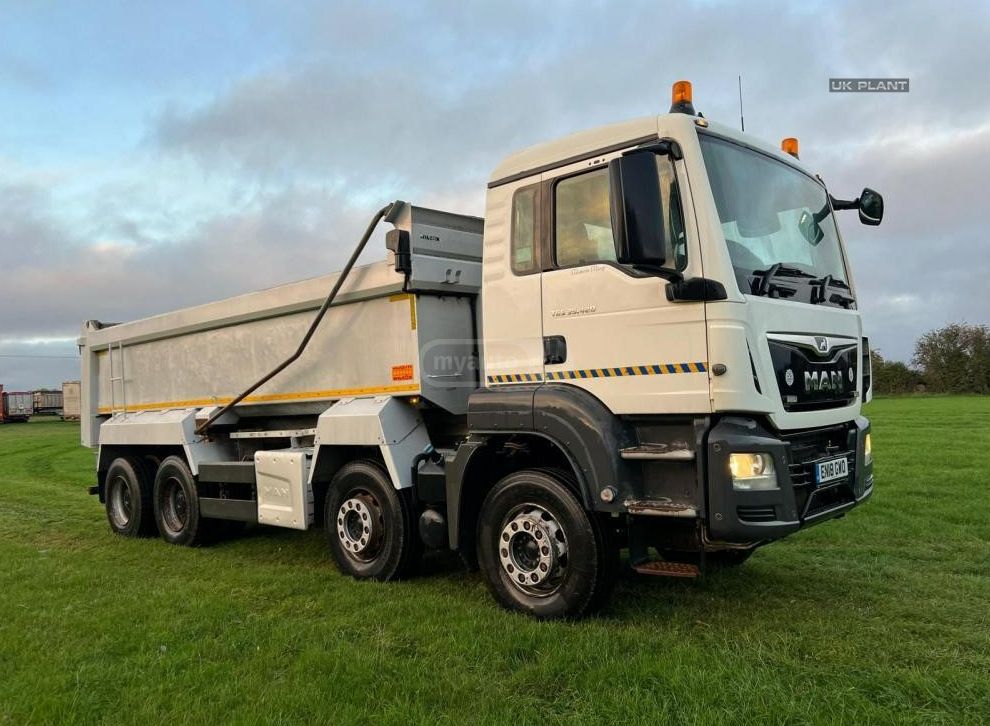 Isuzu TGS