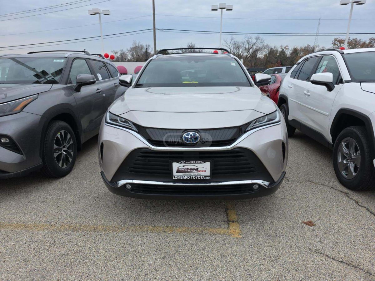 Toyota Venza 2023 — photo 2