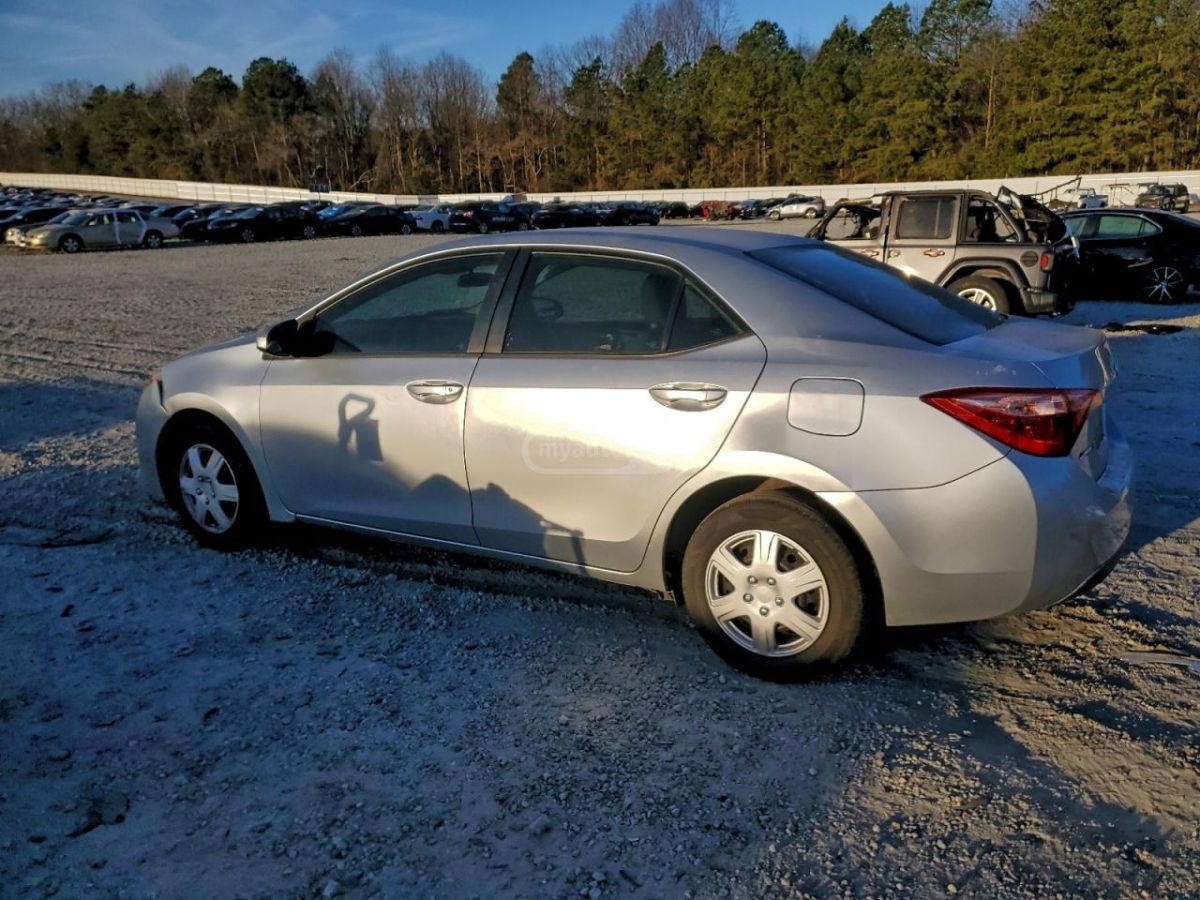 Toyota Corolla 2018 — photo 2