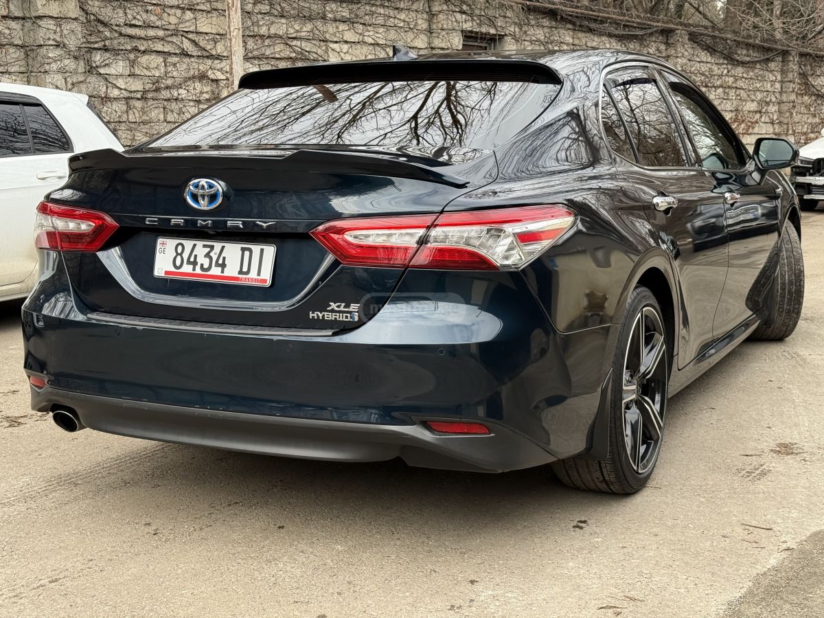 Toyota Camry 2018 — photo 2