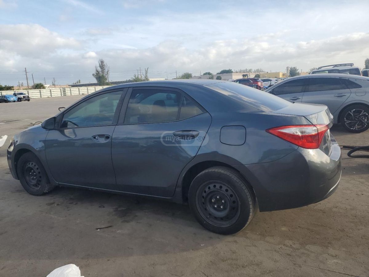 Toyota Corolla 2015 — photo 2