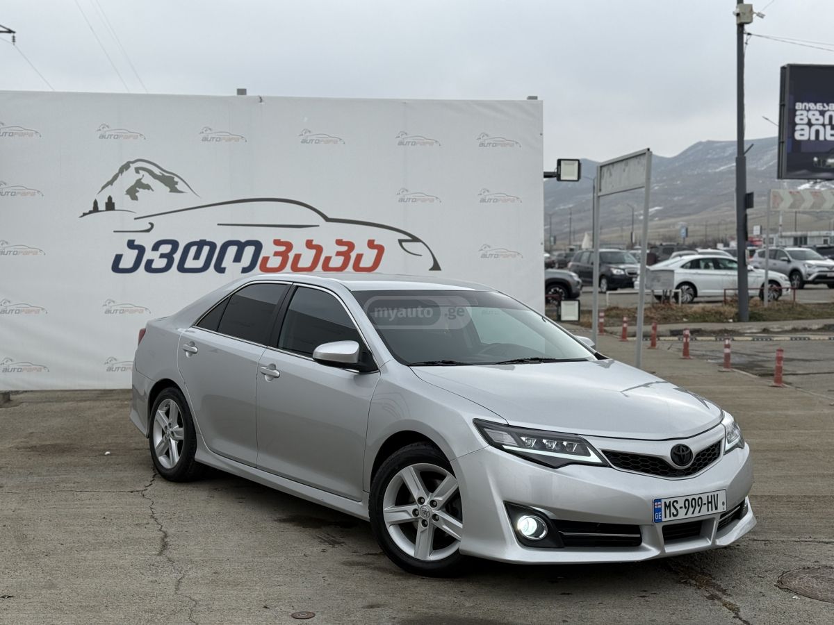 Toyota Camry 2014 — photo 2