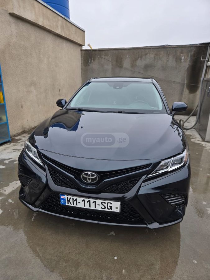 Toyota Camry 2018 — photo 2