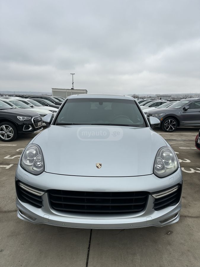 Porsche CAYENNE GTS 2015 — photo 2
