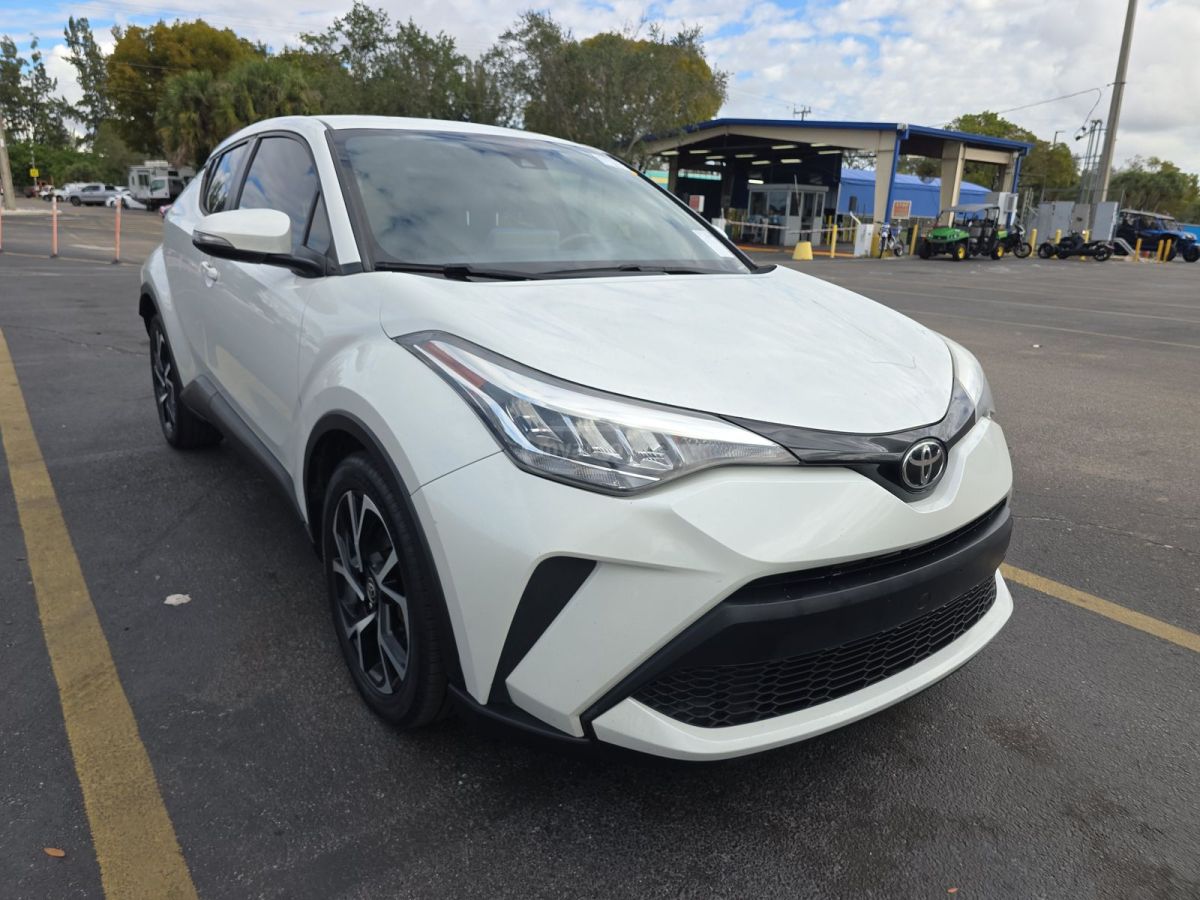 Toyota C-HR 2021 — photo 2