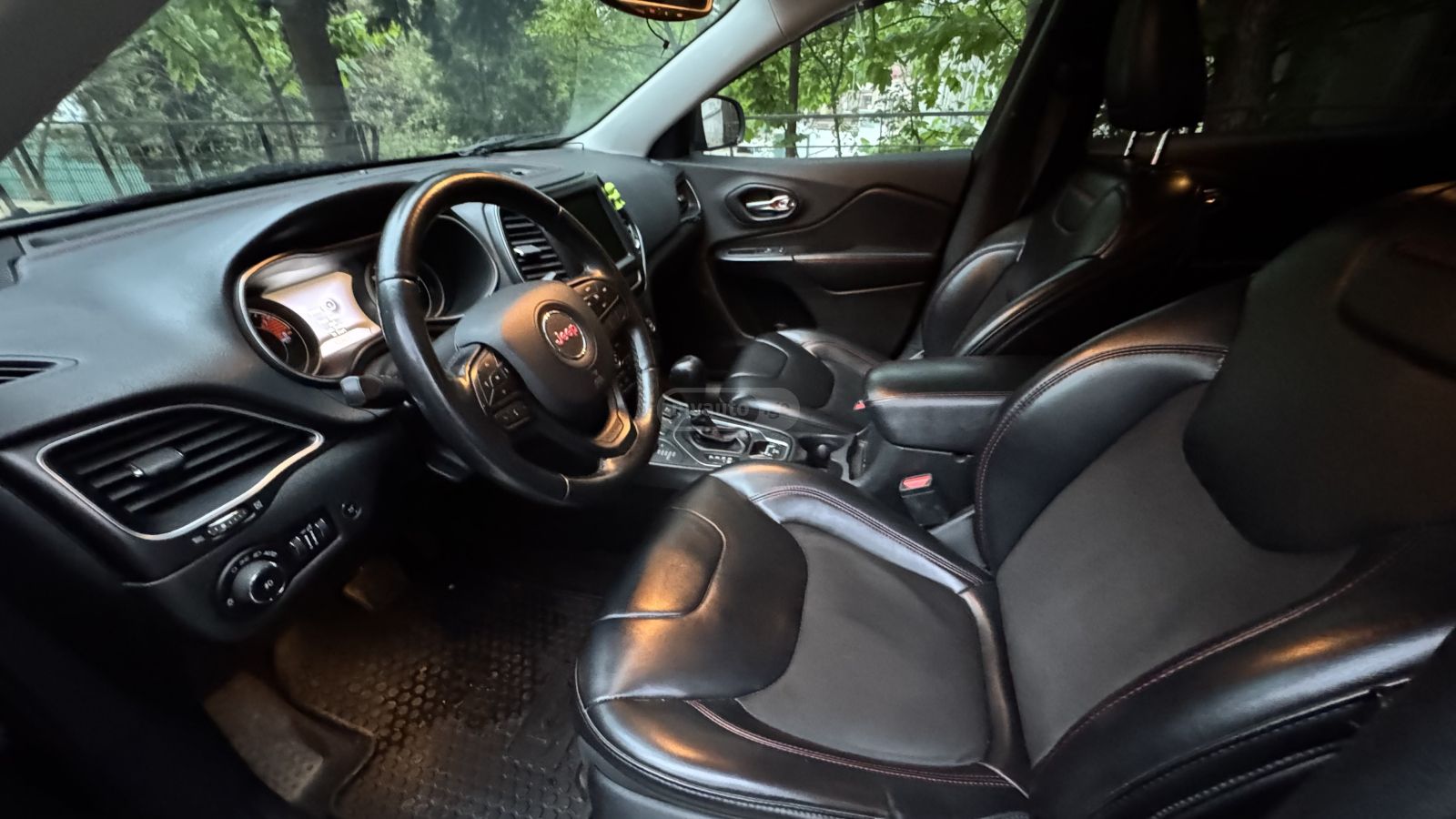 Jeep Cherokee 2019 — photo 2