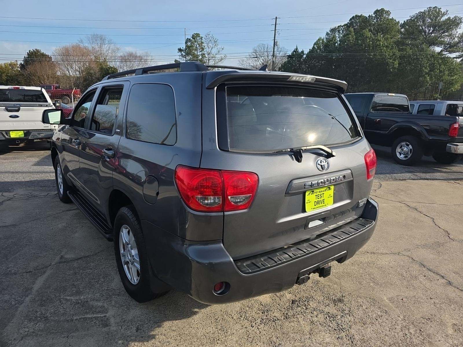 Toyota Sequoia 2015 — photo 2