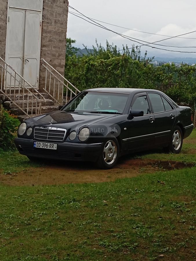 Mercedes-Benz E 200