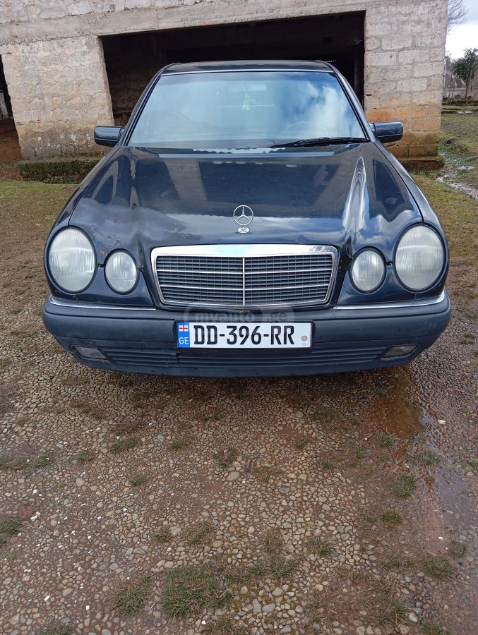Mercedes-Benz E 200 1997 — photo 2