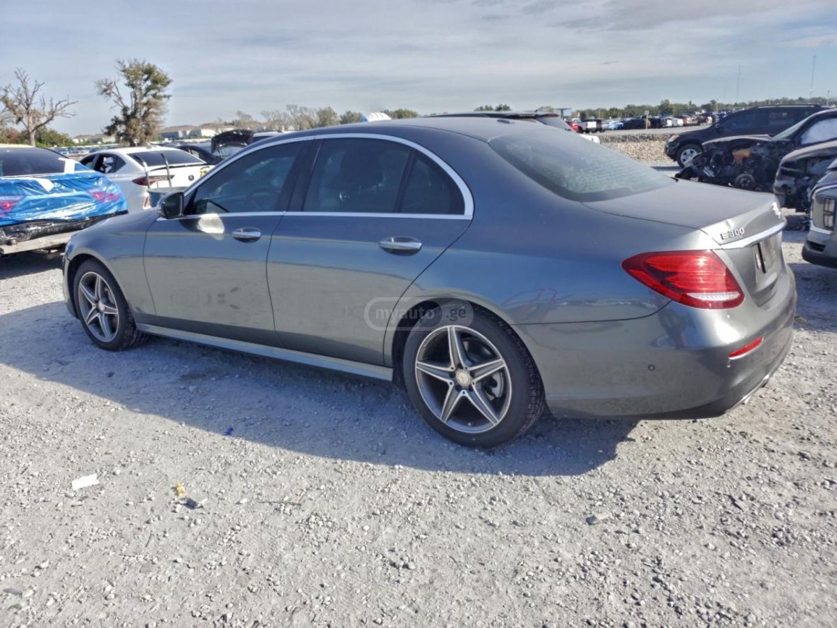 Mercedes-Benz E 300 2017 — photo 2