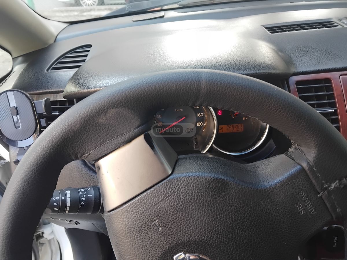 Nissan Tiida