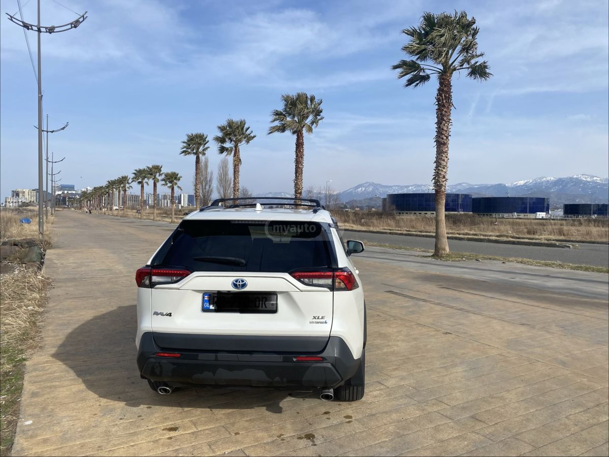 Toyota RAV 4 2021 — photo 2