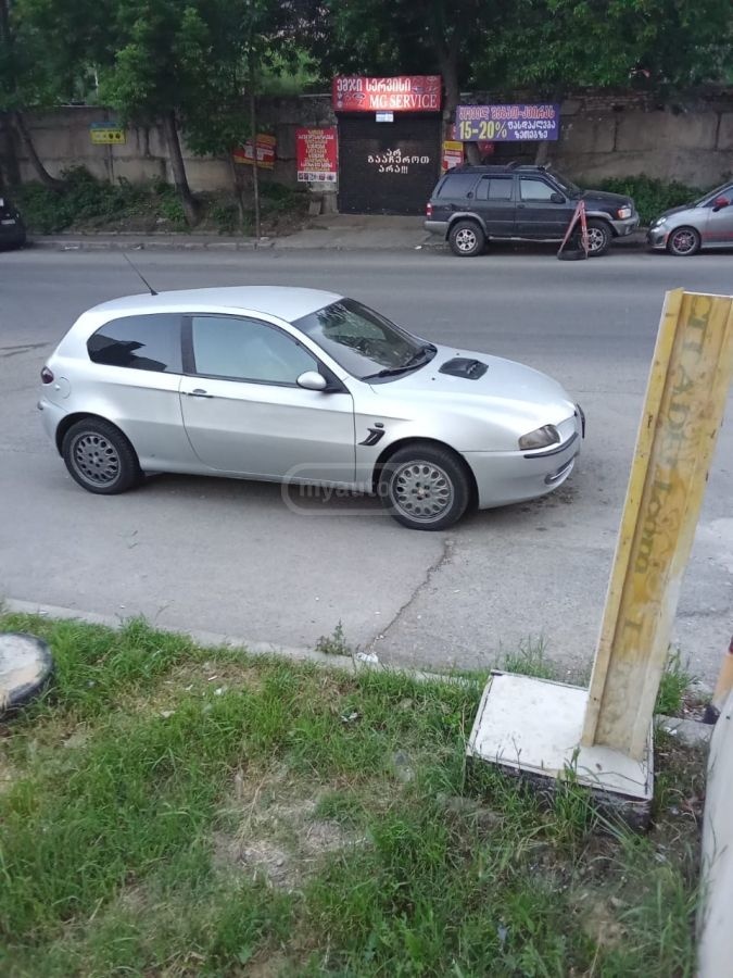 Alfa Romeo 147 2002 — photo 2