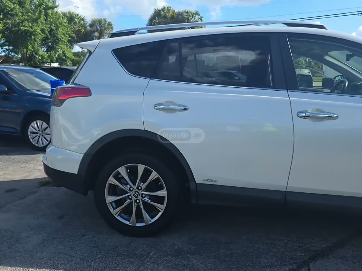 Toyota RAV4 2018 — photo 2