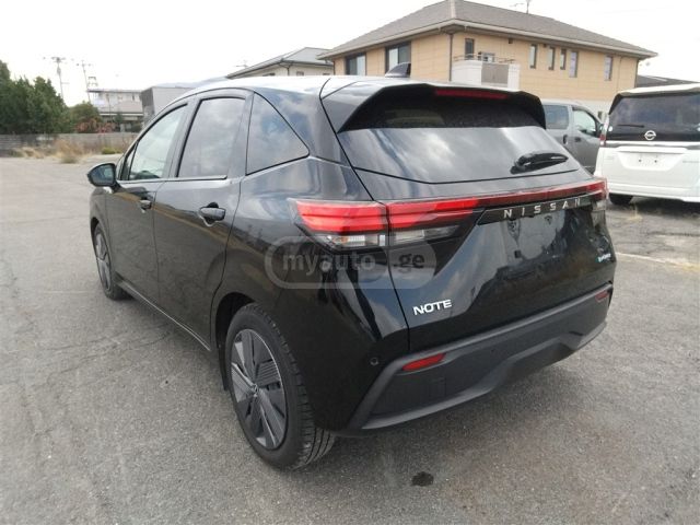 Subaru Forester 2023 — photo 2