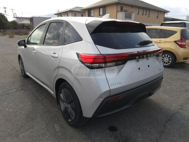 Subaru Forester 2023 — photo 2