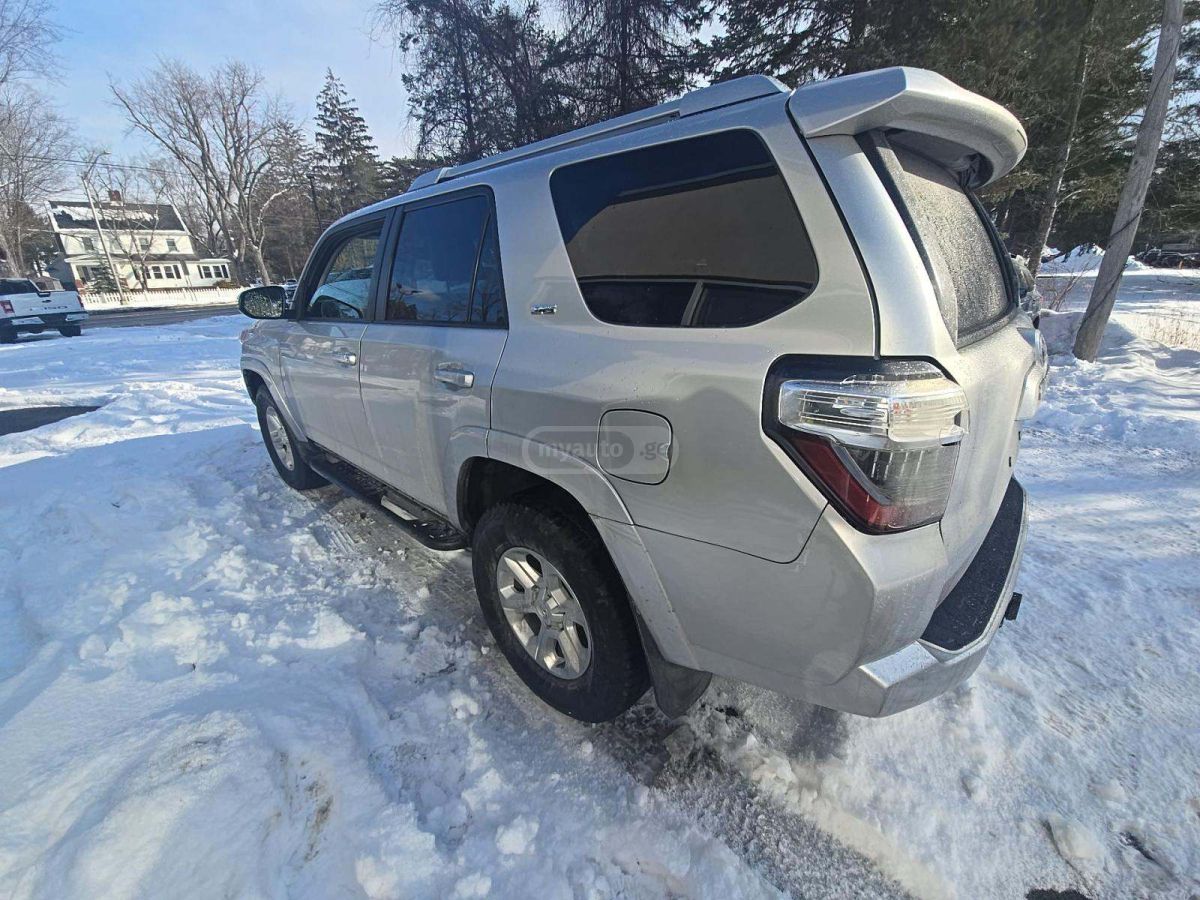 Toyota 4Runner 2016 — photo 2