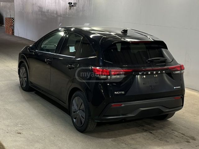 Subaru Forester 2023 — photo 2
