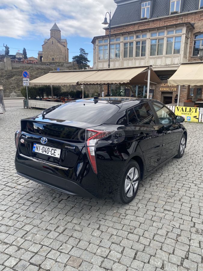 Toyota Prius 2016 — photo 2