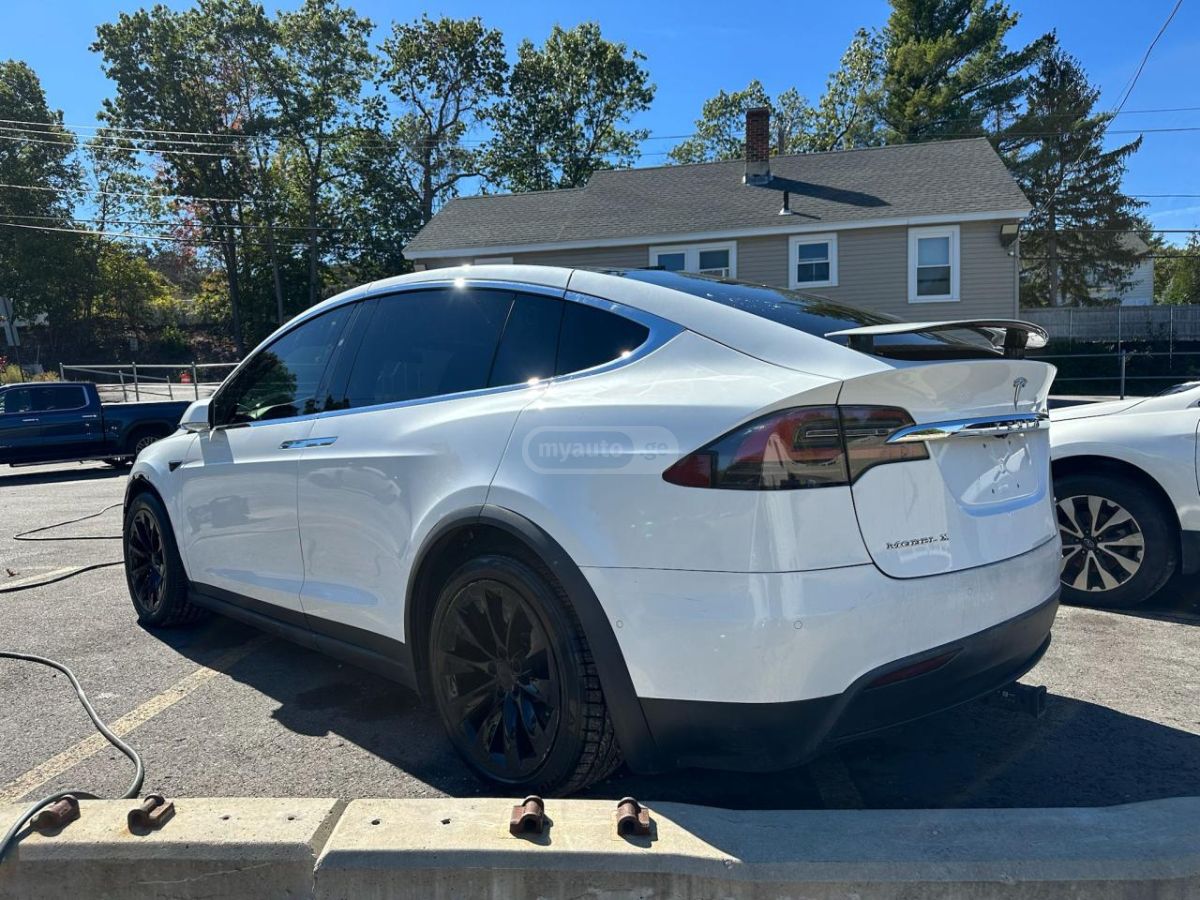 Tesla Model X 2018 — photo 2