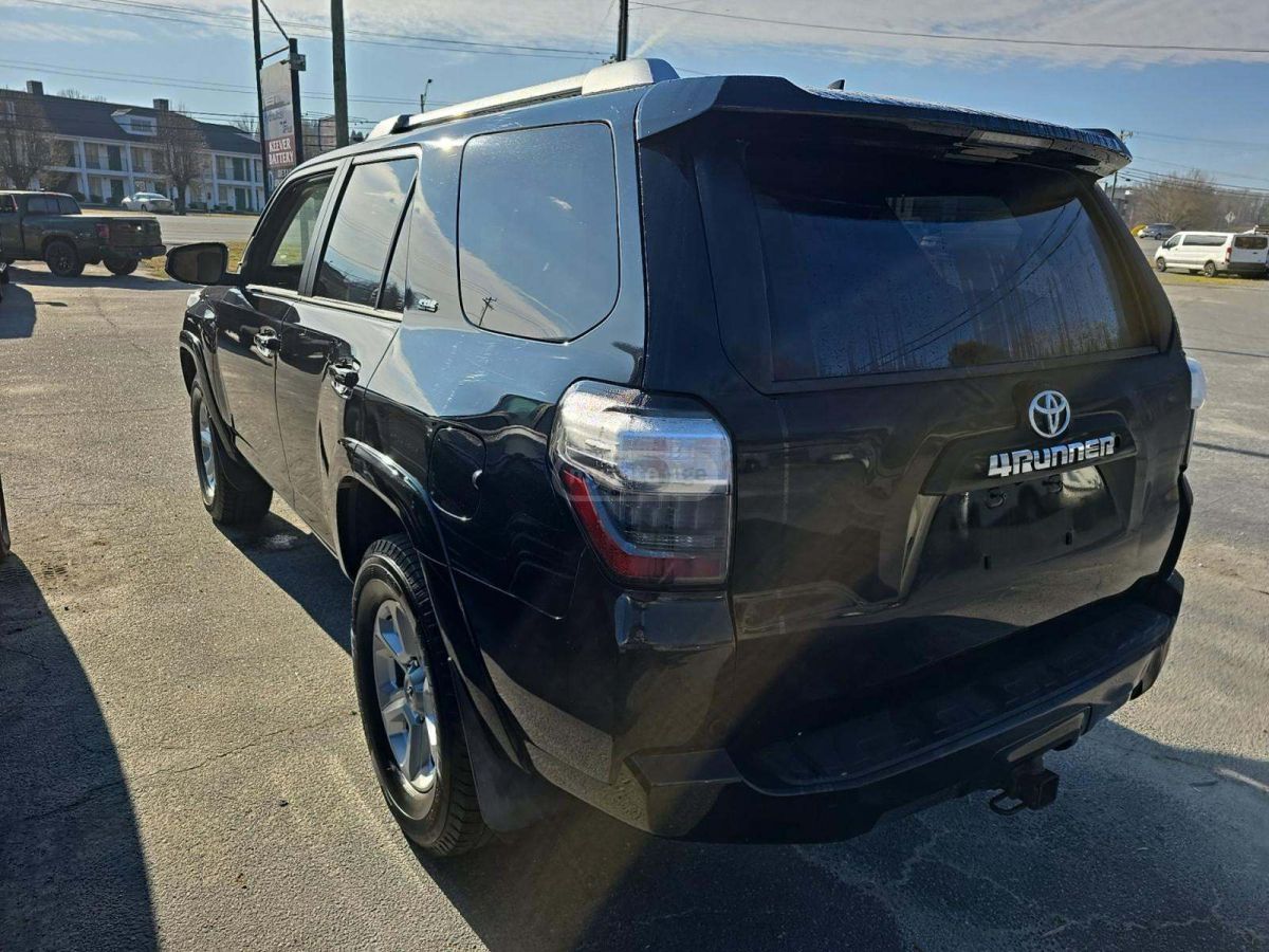 Toyota 4Runner 2015 — photo 2