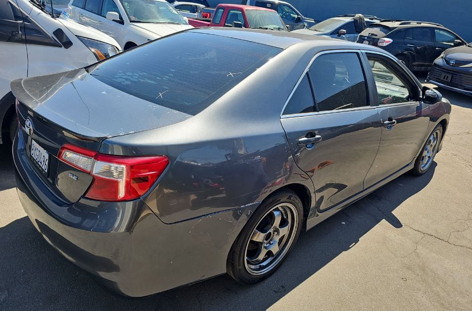 Toyota Camry 2014 — photo 2