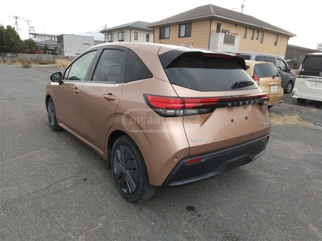 Subaru Forester 2023 — photo 2