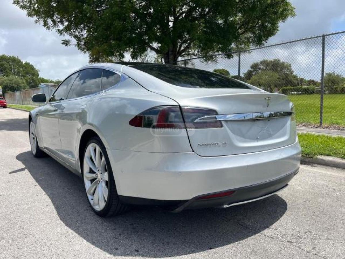 Tesla Model S 2012 — photo 2