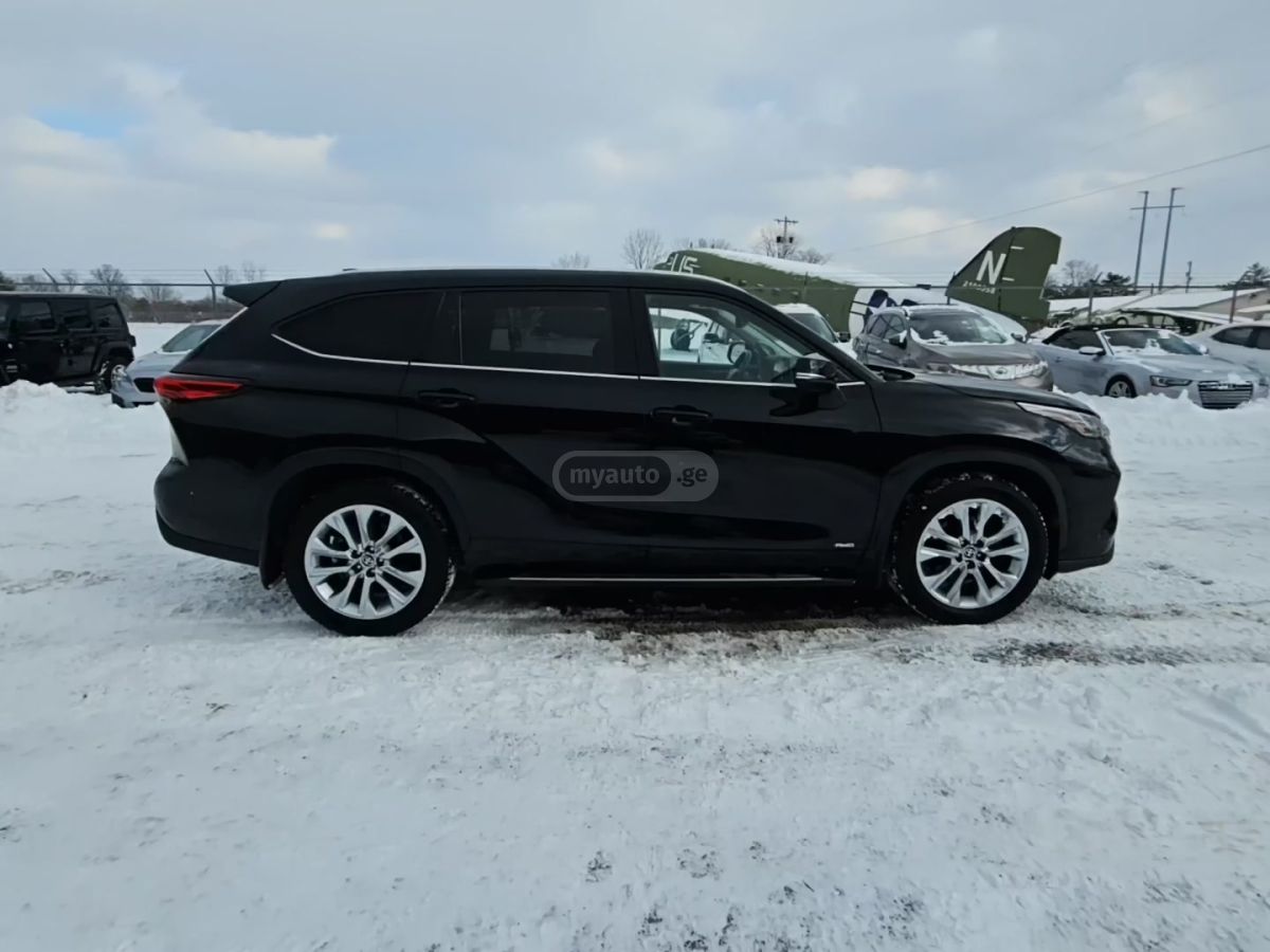 Toyota Highlander 2022 — photo 2