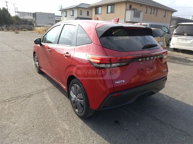 Subaru Forester 2023 — photo 2