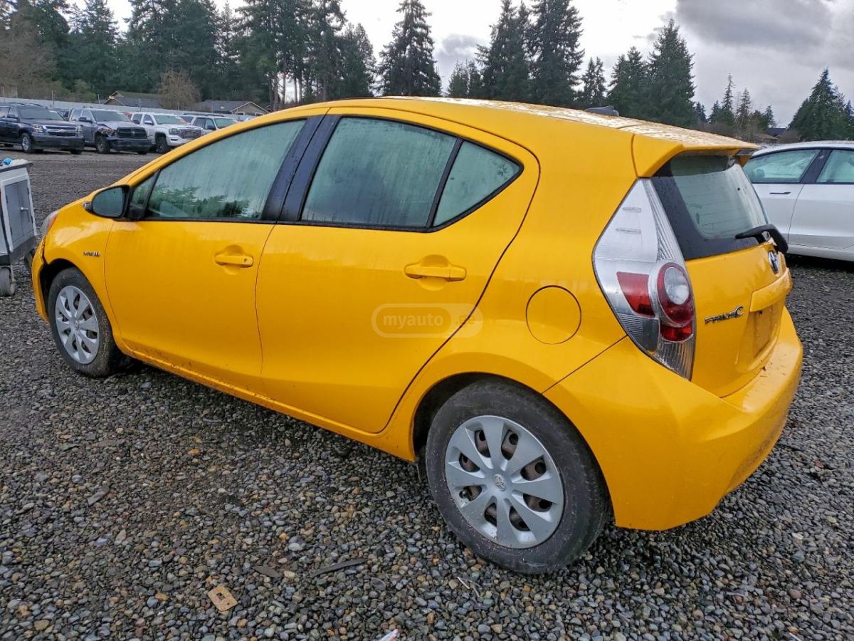Toyota Prius 2014 — photo 2