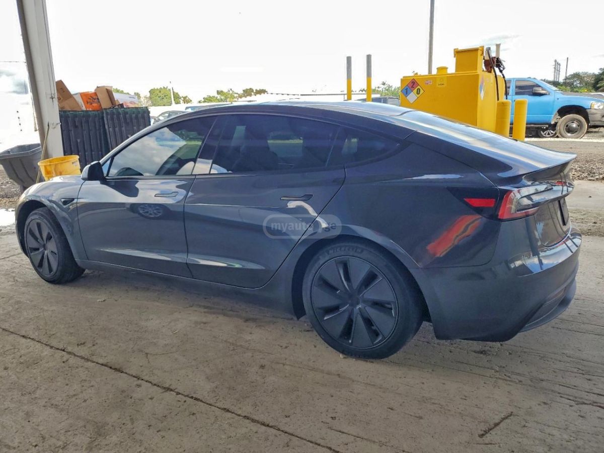 Tesla Model S 2025 — photo 2