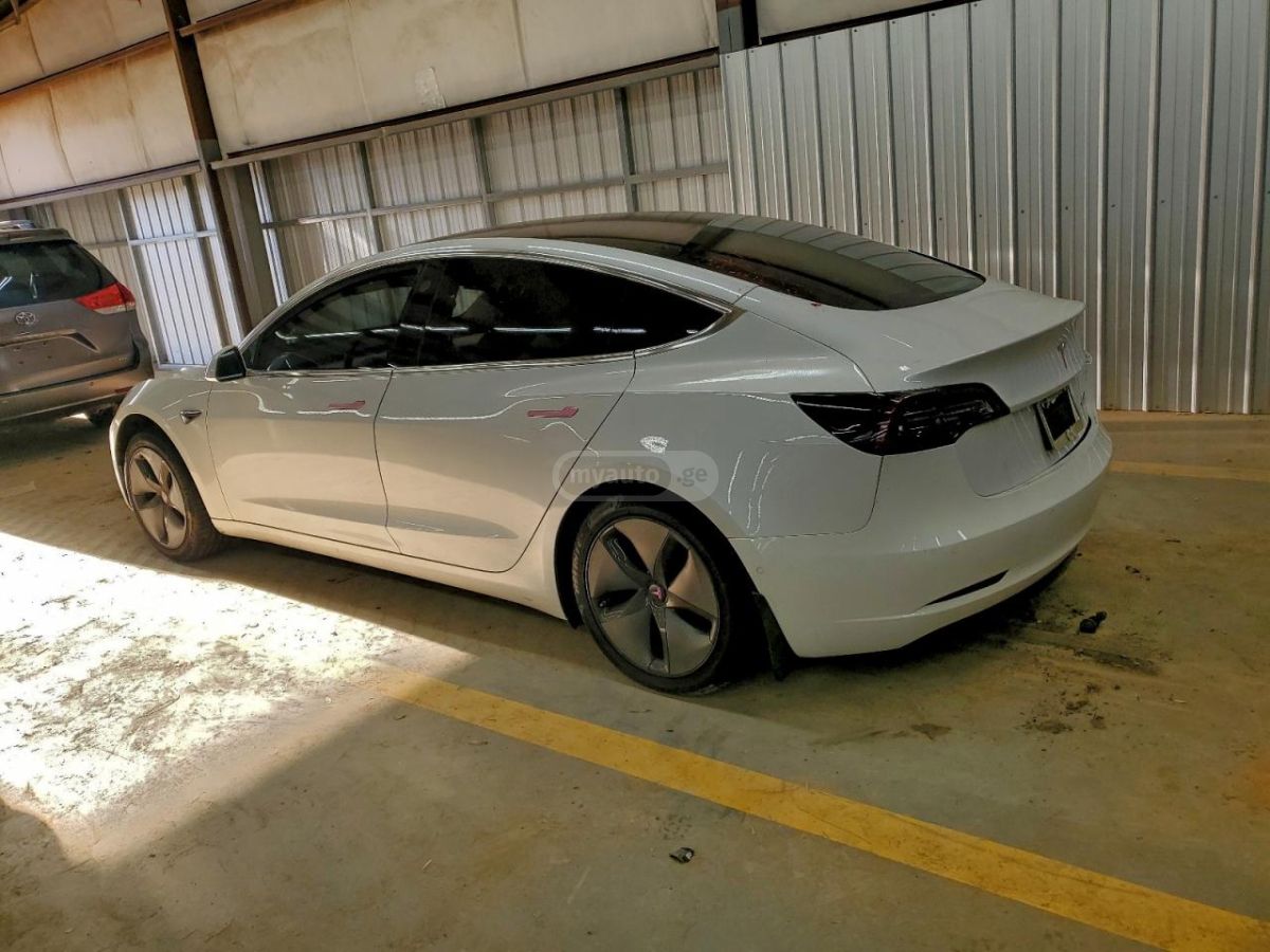 Tesla Model S 2019 — photo 2