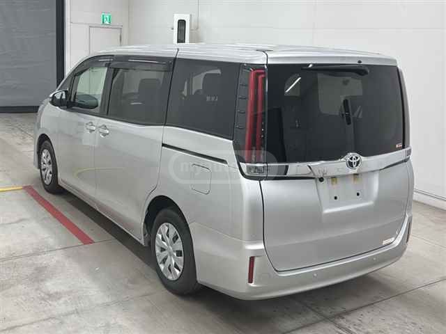 Toyota Noah 2020 — photo 2