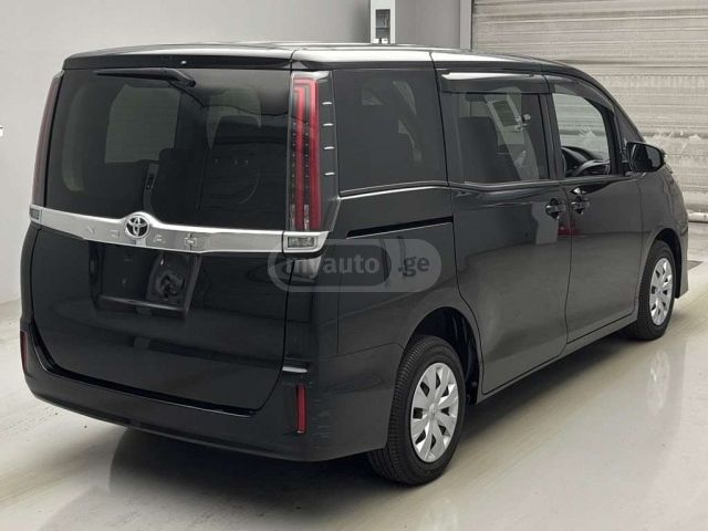 Toyota Noah 2020 — photo 2
