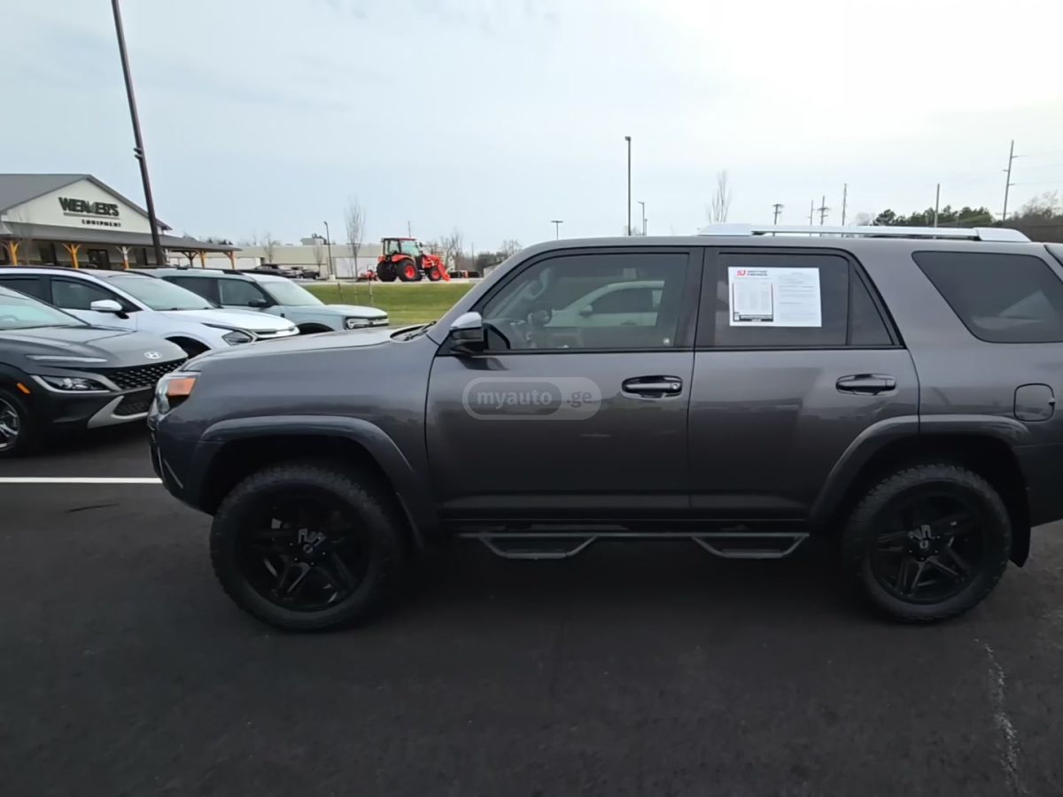 Toyota 4Runner 2018 — photo 2