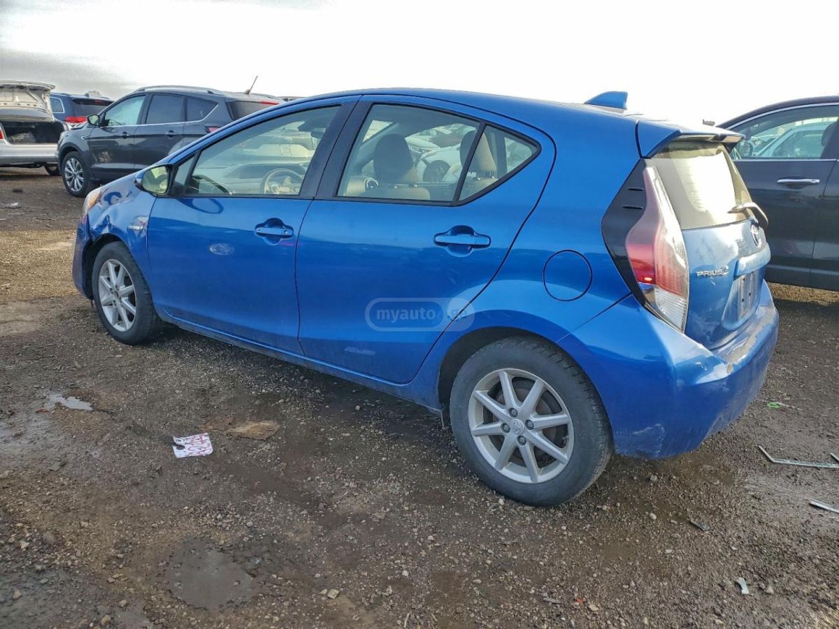 Toyota Prius 2016 — photo 2