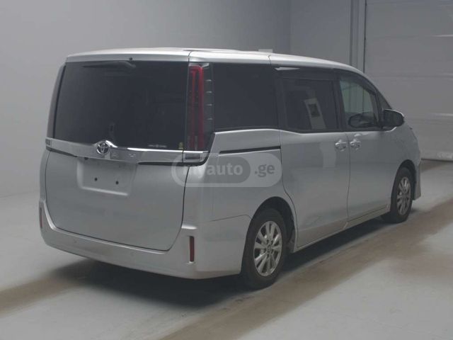 Toyota Noah 2020 — photo 2