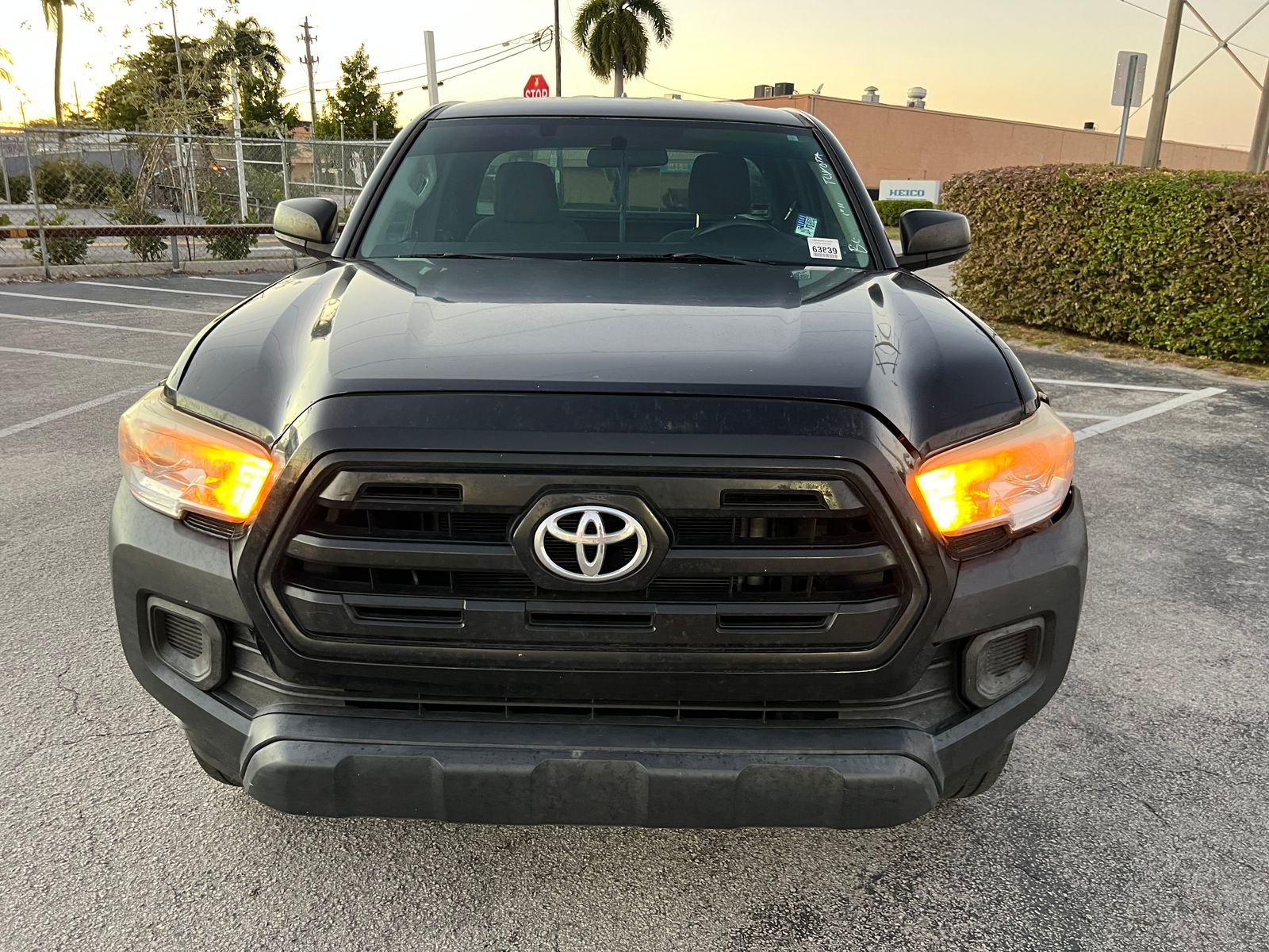 Toyota Tacoma 2017 — photo 2