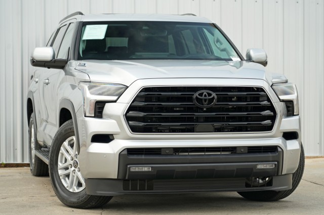 Toyota Sequoia 2023 — photo 2