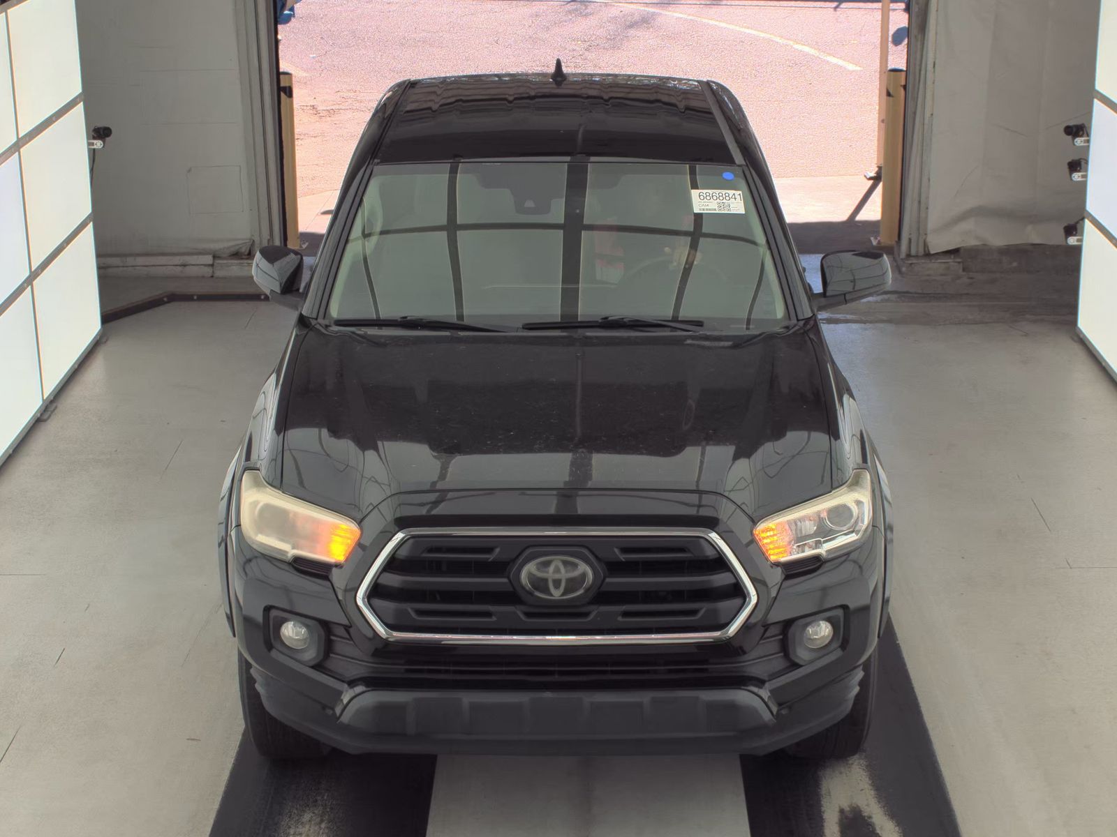 Toyota Tacoma 2018 — photo 2