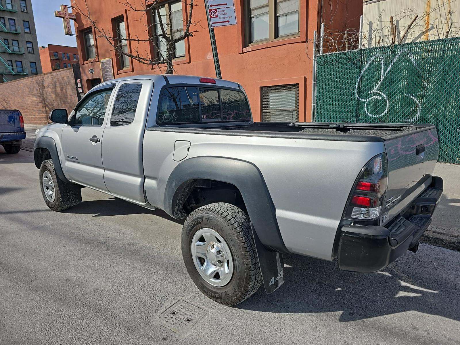 Toyota Tacoma 2014 — photo 2