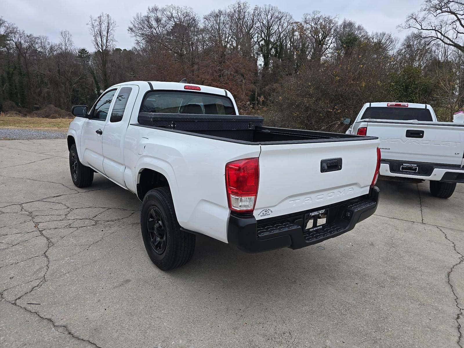 Toyota Tacoma 2017 — photo 2