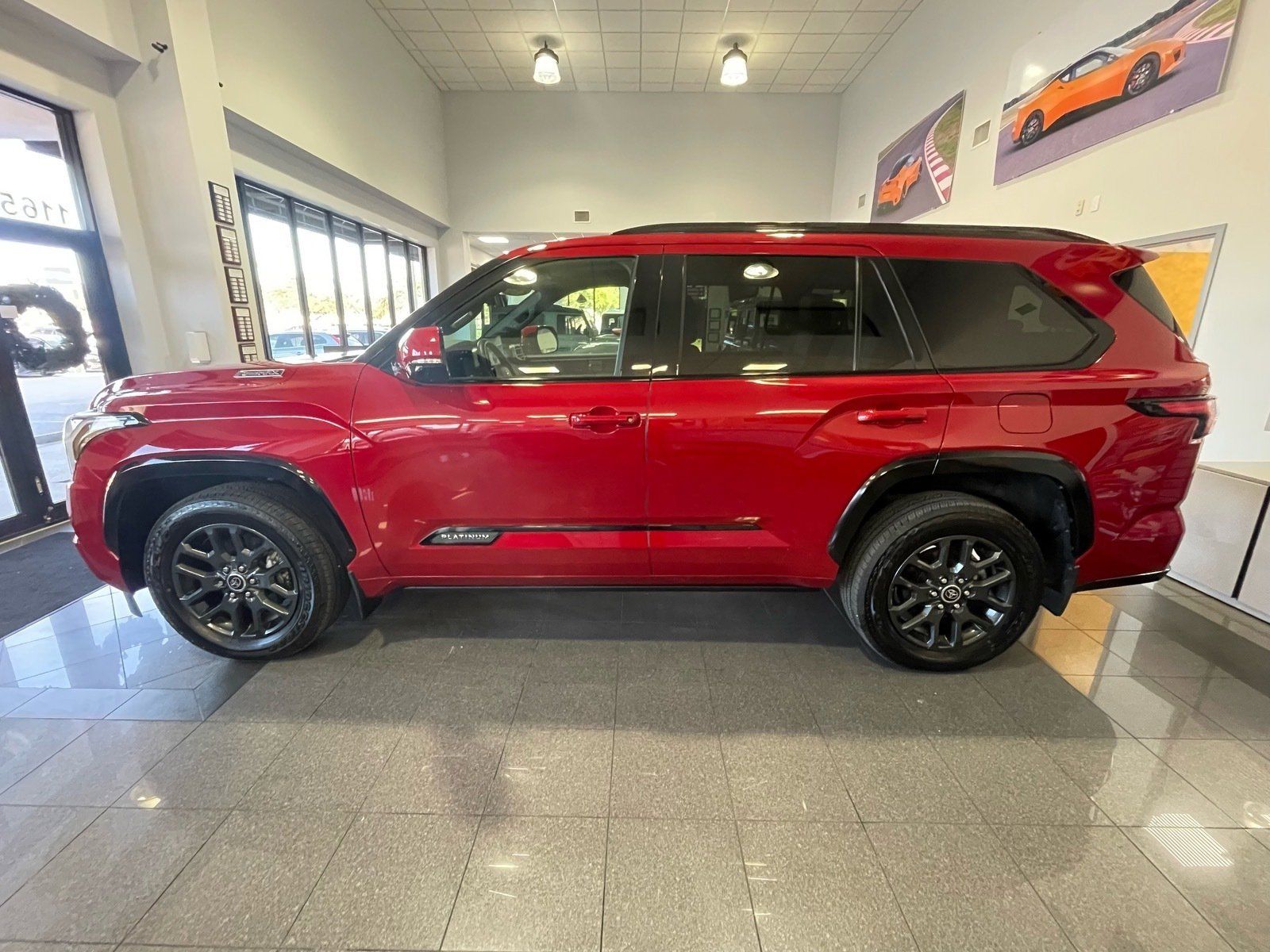 Toyota Sequoia 2023 — photo 2