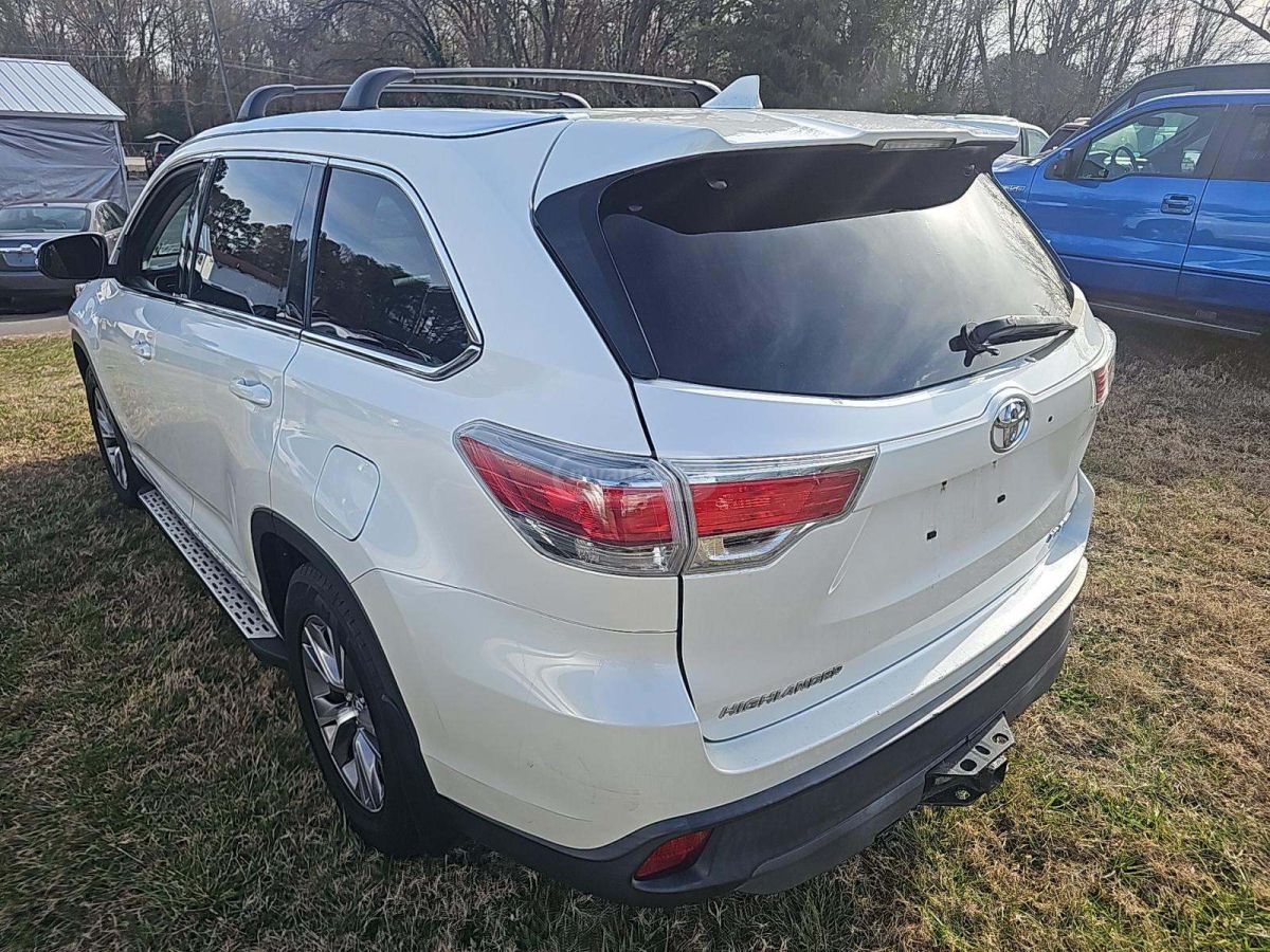 Toyota Highlander 2015 — photo 2