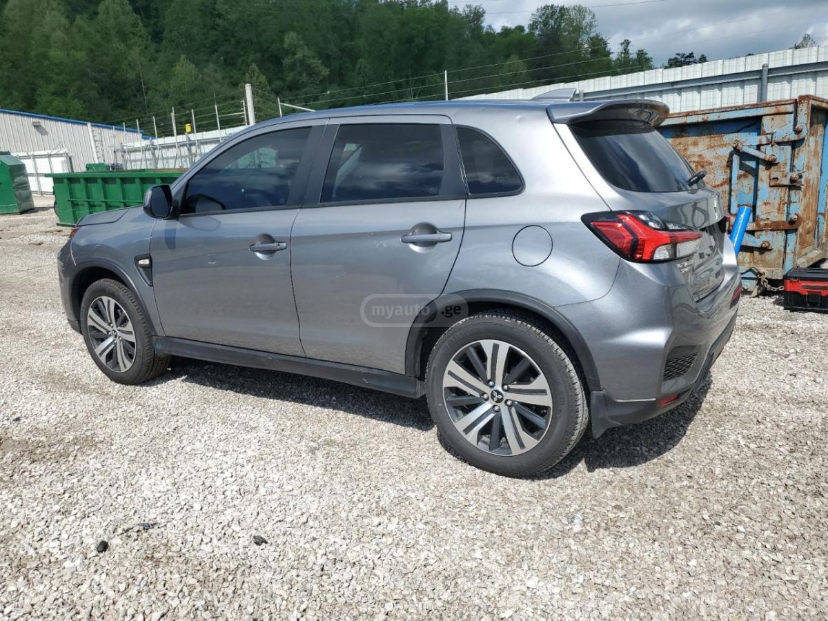 Mitsubishi Outlander 2021 — photo 2